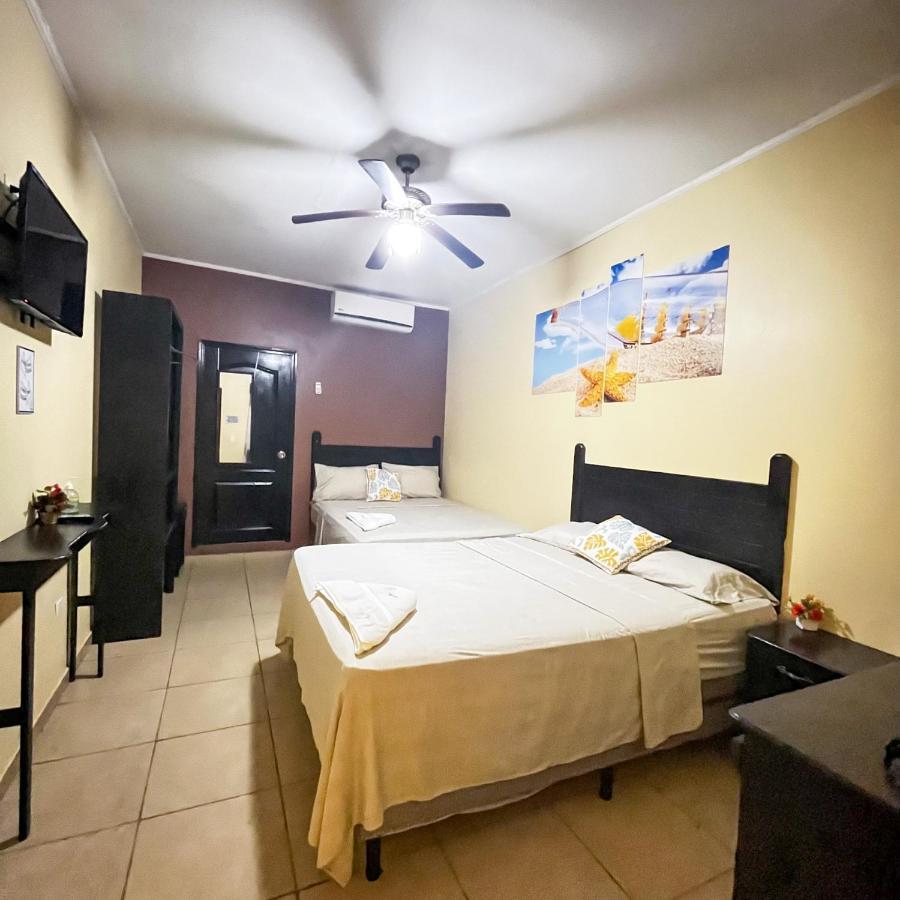 B Aparts Hotel Coxen Hole Exterior photo