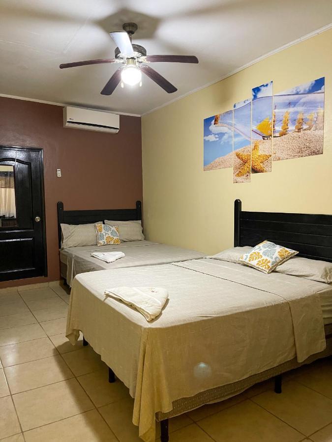 B Aparts Hotel Coxen Hole Exterior photo